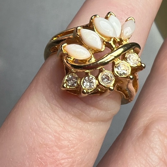 Vintage Gold Floral Statement Ring White Marquise Petals & Crystal Accents - Picture 4 of 6